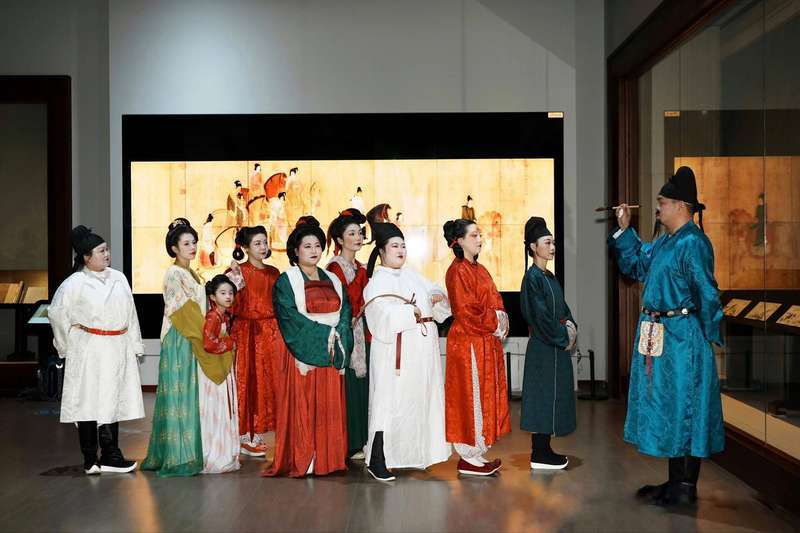  夜色中的文化之光，辽宁文博场馆悄然延长开放时间。 文化旅游