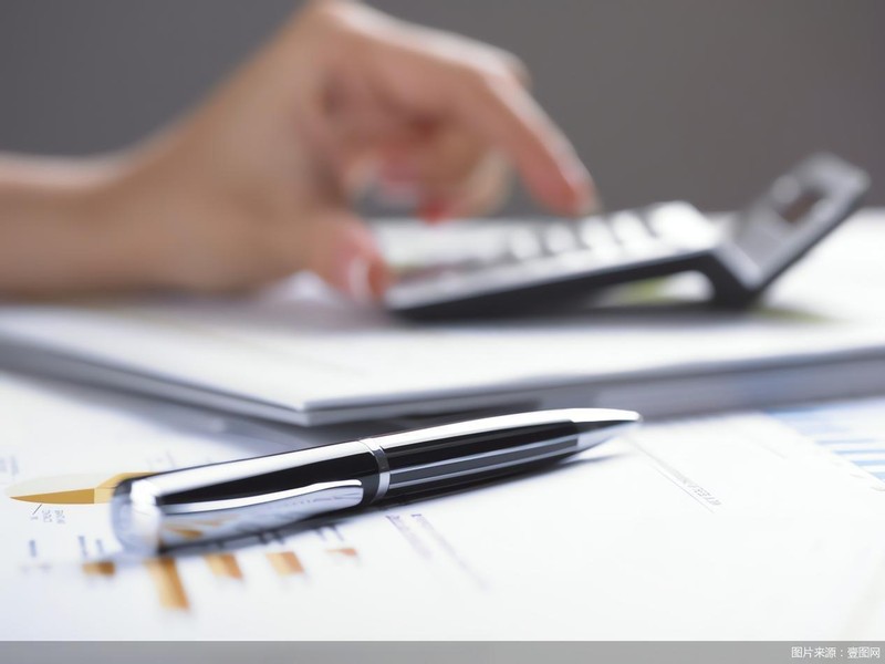 政策倒计时，黑灰产顶风作案；正规路径才是信用重塑关键。