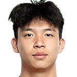  王钰栋右小腿受伤下场；赛后自行登上大巴；国足备战前景明朗。 体育新闻