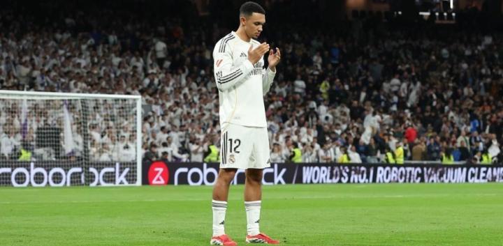 皇马新援阿诺德,国家队连续缺席;竞争激烈之下,世界杯席位悬而未决。 体育新闻