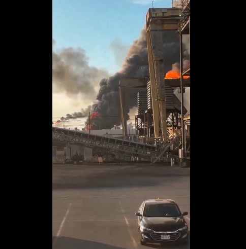  能源供应遭遇双重冲击；美国炼油厂突发爆炸加剧市场紧张。 股票财经 能源供应遭遇双重冲击；美国炼油厂突发爆炸加剧市场紧张。 股票财经