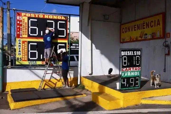  冲突走向引发广泛关注；中东与世界秩序面临新考验。 新闻