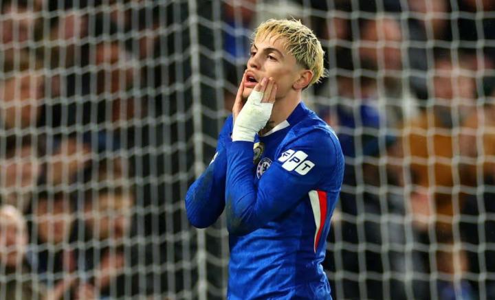  头像清空背后的职业危机：加纳乔离队风波引发的深层思考 体育新闻