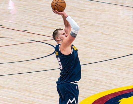  数据背后的泡沫：顶级球星场均三双的真实含金量评估 体育新闻