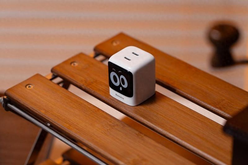  桌面太乱、充电太慢、协议不兼容……这款「小钢炮」或许是你的解药 手机评测