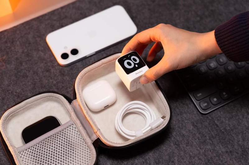  桌面太乱、充电太慢、协议不兼容……这款「小钢炮」或许是你的解药 手机评测