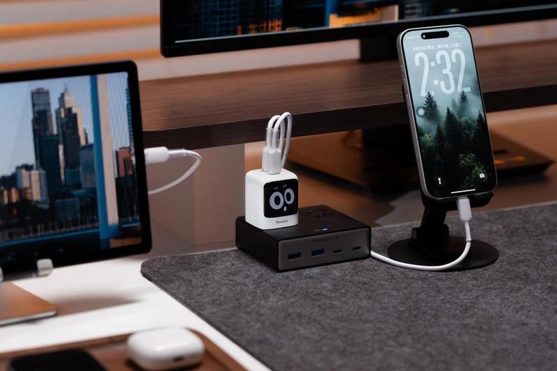  桌面太乱、充电太慢、协议不兼容……这款「小钢炮」或许是你的解药 手机评测