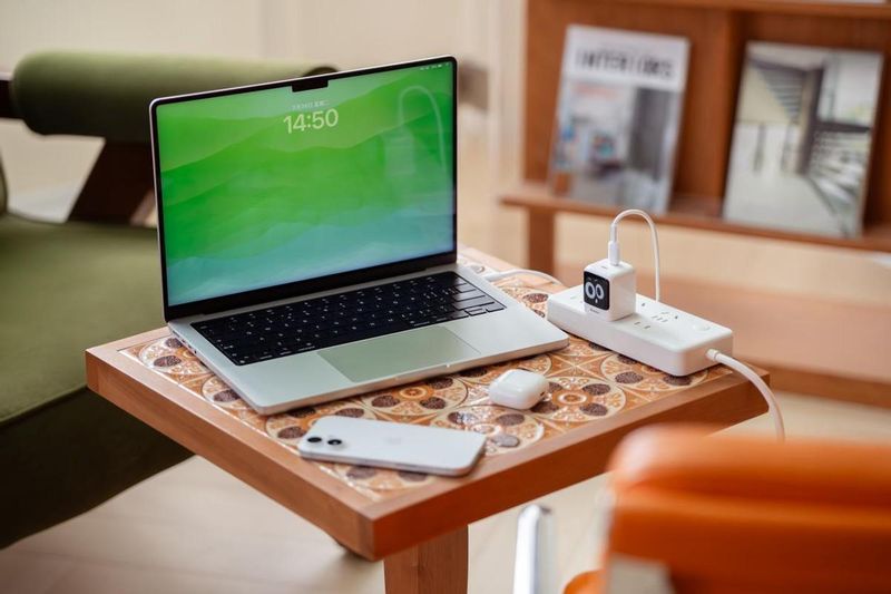  桌面太乱、充电太慢、协议不兼容……这款「小钢炮」或许是你的解药 手机评测