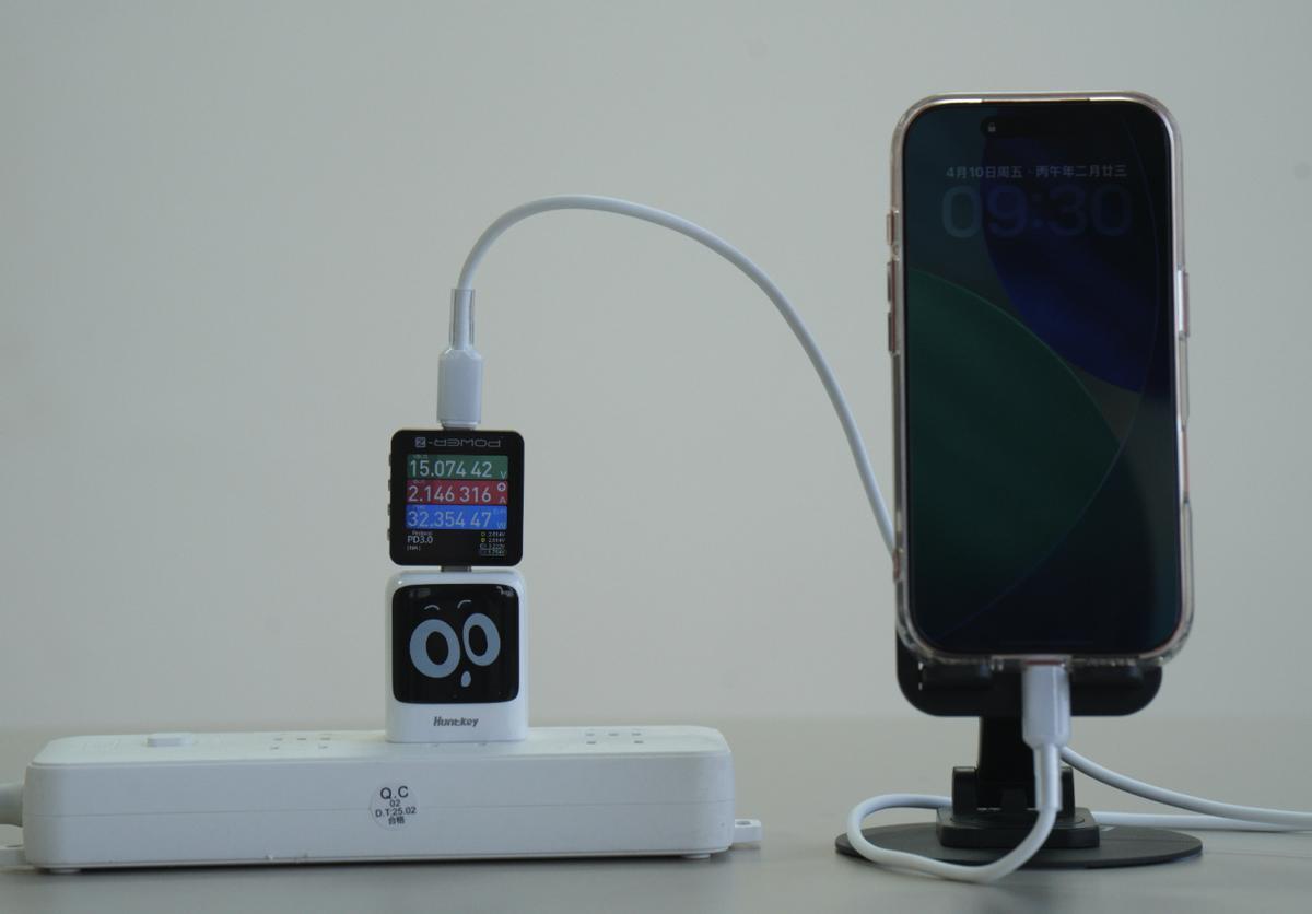  桌面太乱、充电太慢、协议不兼容……这款「小钢炮」或许是你的解药 手机评测