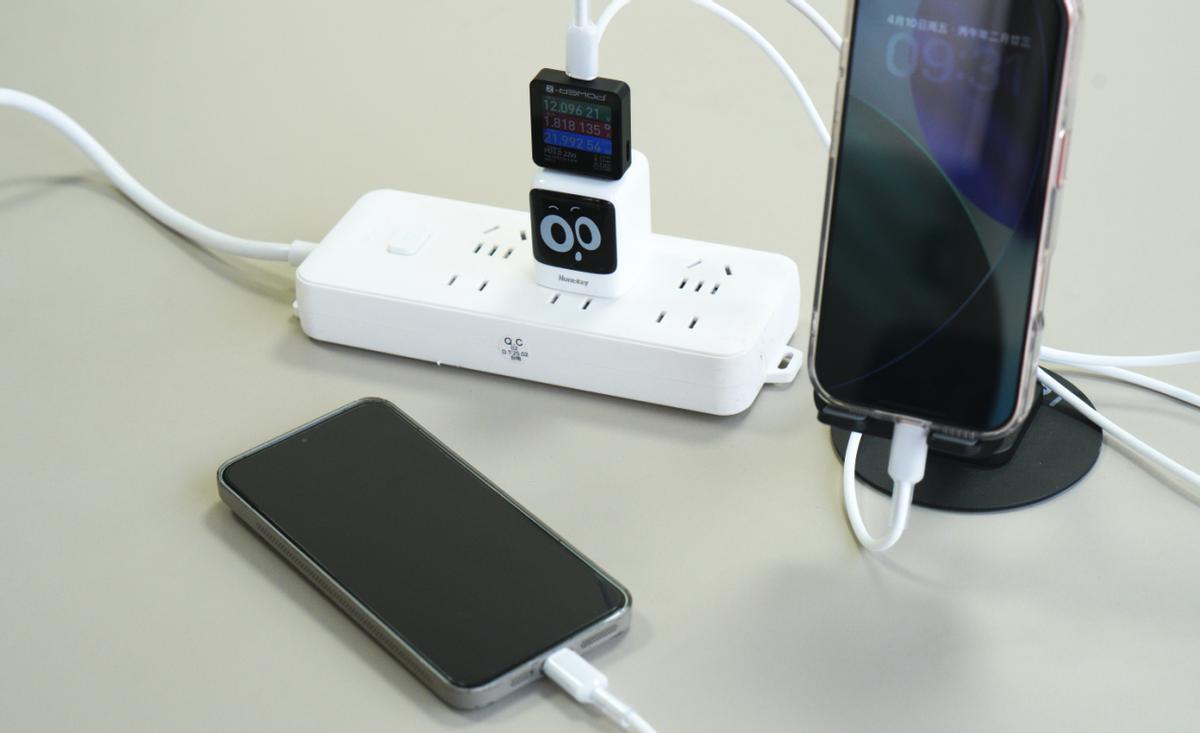  桌面太乱、充电太慢、协议不兼容……这款「小钢炮」或许是你的解药 手机评测