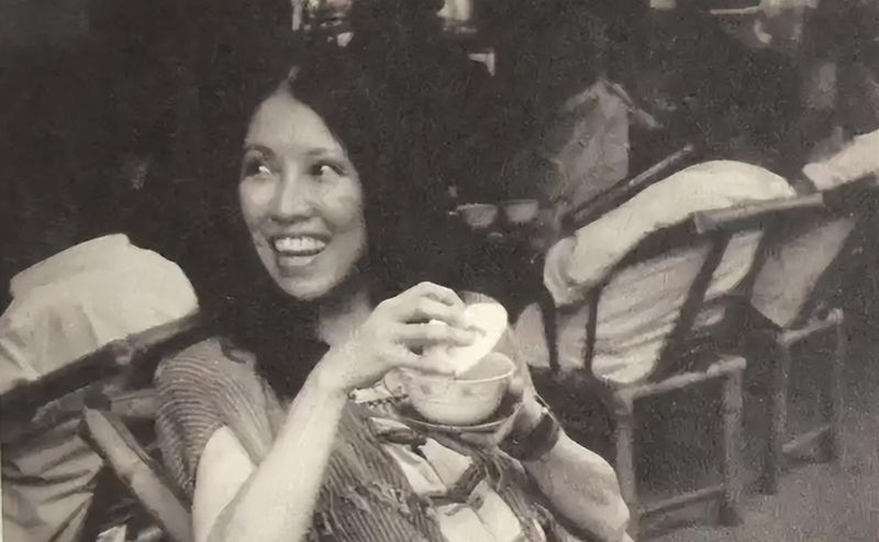  定格永恒：1990年成都街头，三毛最后影像的技术解码与精神图谱 文化旅游