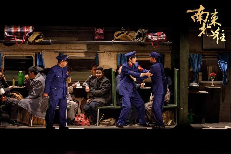  《南来北往》舞美技术拆解：三节转台如何承载四十年时代叙事 影视小说