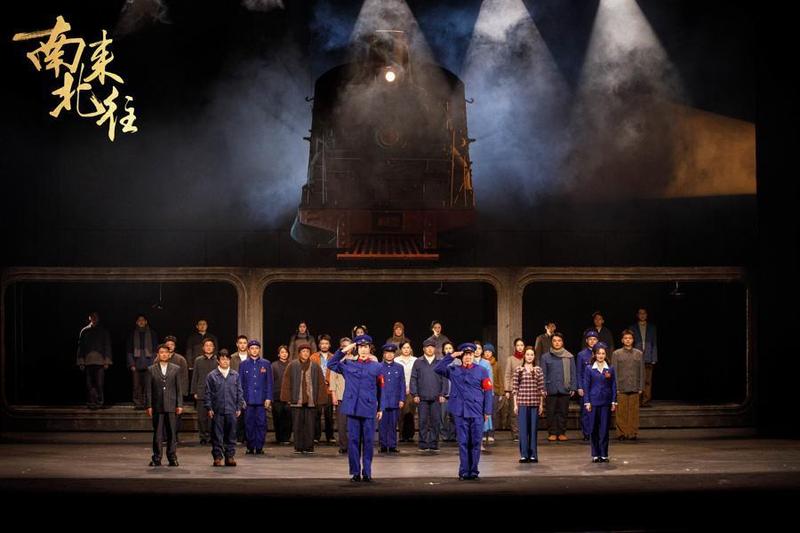  《南来北往》舞美技术拆解：三节转台如何承载四十年时代叙事 影视小说