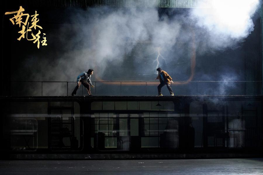  《南来北往》舞美技术拆解：三节转台如何承载四十年时代叙事 影视小说