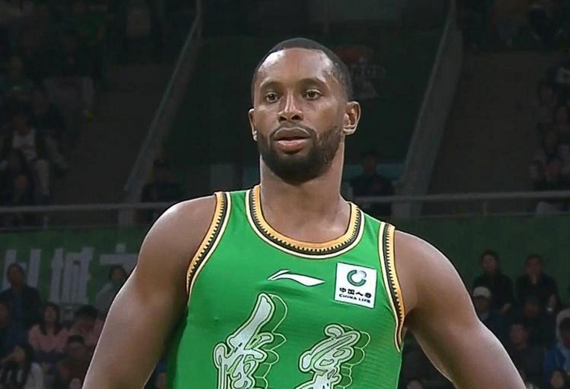  CBA外援与本土球员适配困局：四笔交易揭示的战术决策盲区 体育新闻