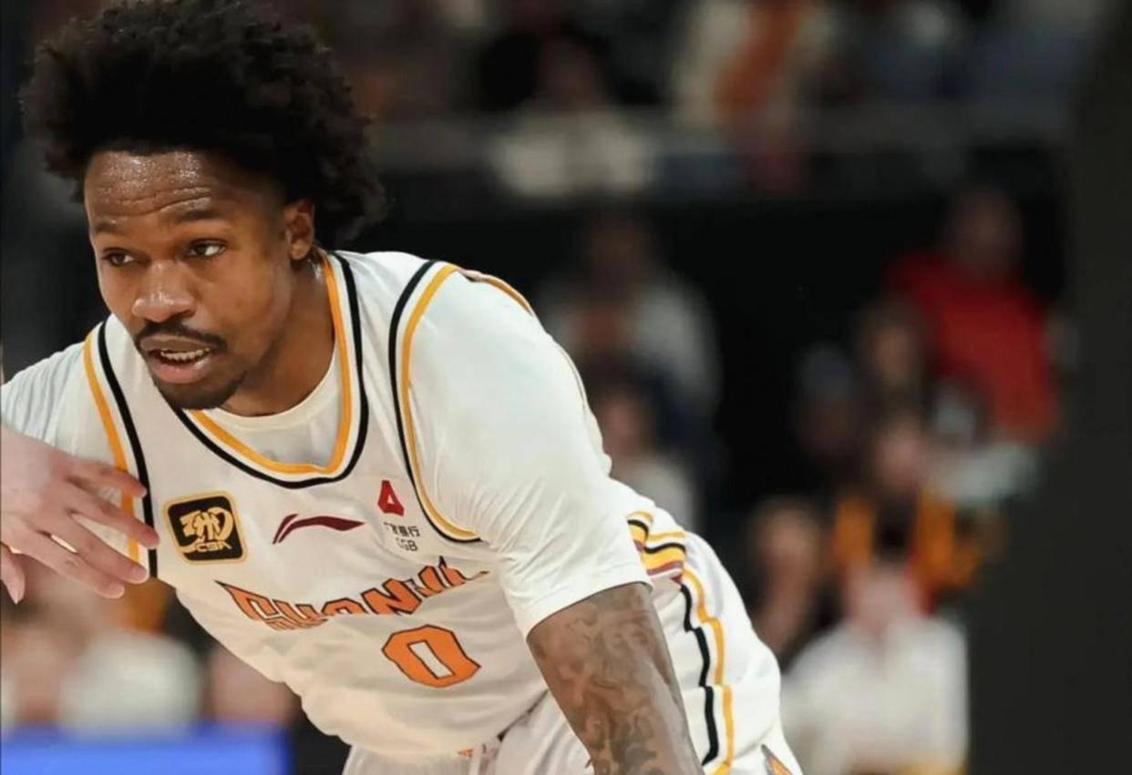  CBA外援与本土球员适配困局：四笔交易揭示的战术决策盲区 体育新闻